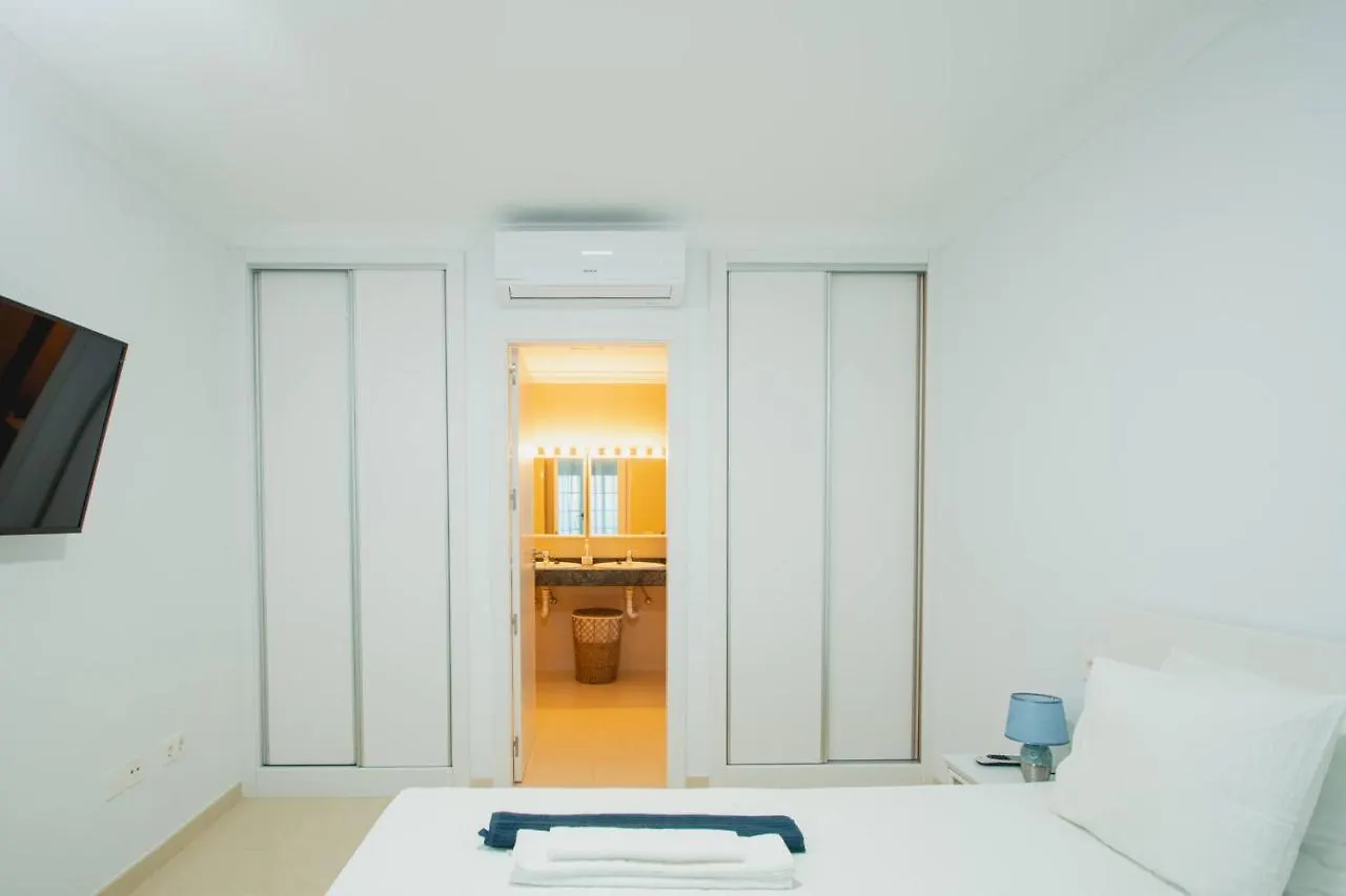 Villa Vista Reina - Luxury 6 Bedroom - Heated Pool- Views - Pool Table - Vista Lobos - Playa Blanca  Коста Бланка