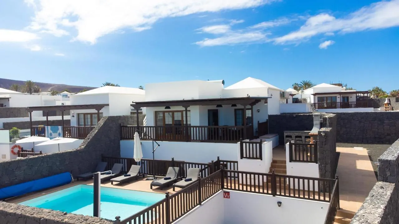 Villa Vista Reina - Luxury 6 Bedroom - Heated Pool- Views - Pool Table - Vista Lobos - Playa Blanca 0*, Playa Blanca (Lanzarote) Spain