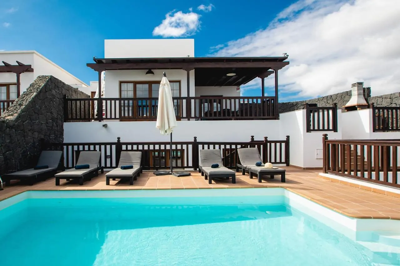 Villa Vista Reina - Luxury 6 Bedroom - Heated Pool- Views - Pool Table - Vista Lobos - Playa Blanca