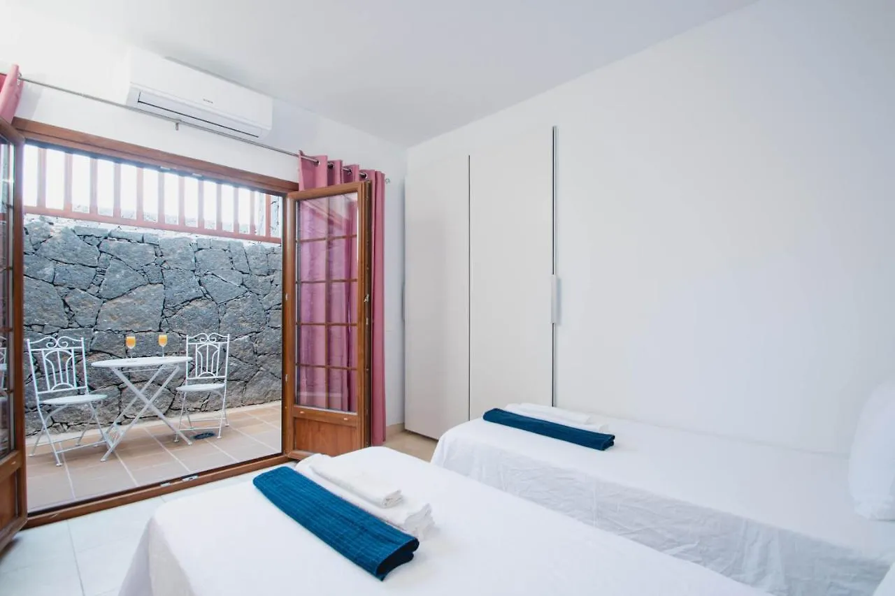 Villa Vista Reina - Luxury 6 Bedroom - Heated Pool- Views - Pool Table - Vista Lobos - Playa Blanca  Playa Blanca (Lanzarote)