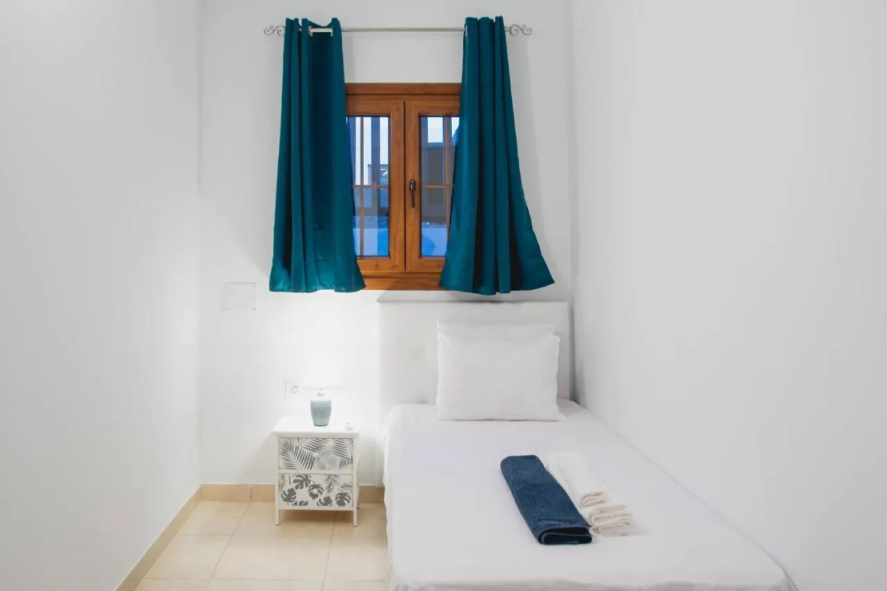 Villa Vista Reina - Luxury 6 Bedroom - Heated Pool- Views - Pool Table - Vista Lobos - Playa Blanca