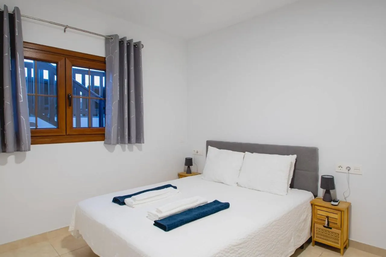 Villa Vista Reina - Luxury 6 Bedroom - Heated Pool- Views - Pool Table - Vista Lobos - Playa Blanca Spain