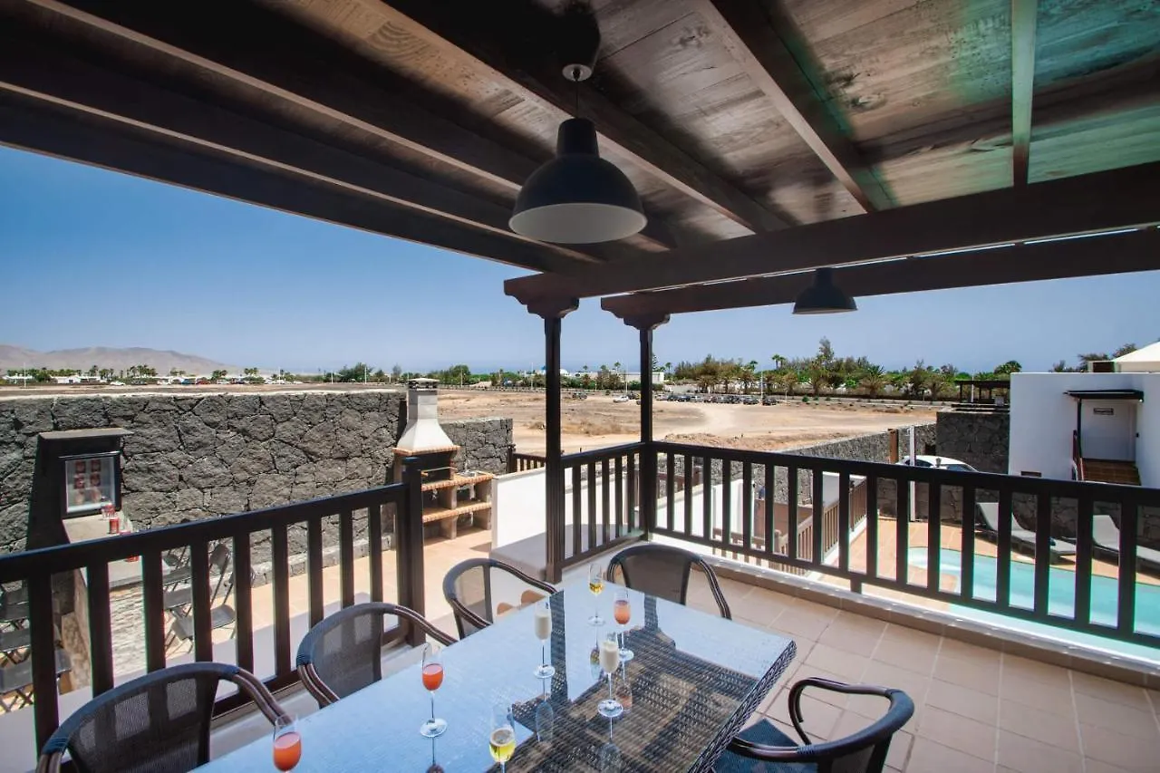 Villa Vista Reina - Luxury 6 Bedroom - Heated Pool- Views - Pool Table - Vista Lobos - Playa Blanca 0*, Playa Blanca (Lanzarote)